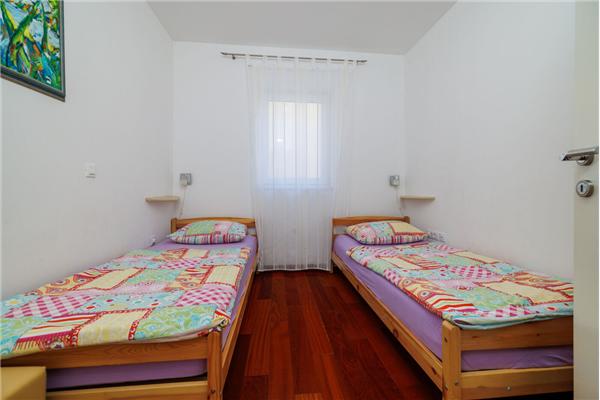 Apartment A1, for 5 persons