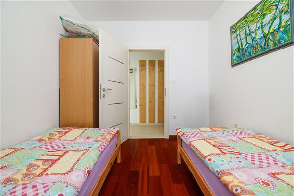 Apartment A1, for 5 persons