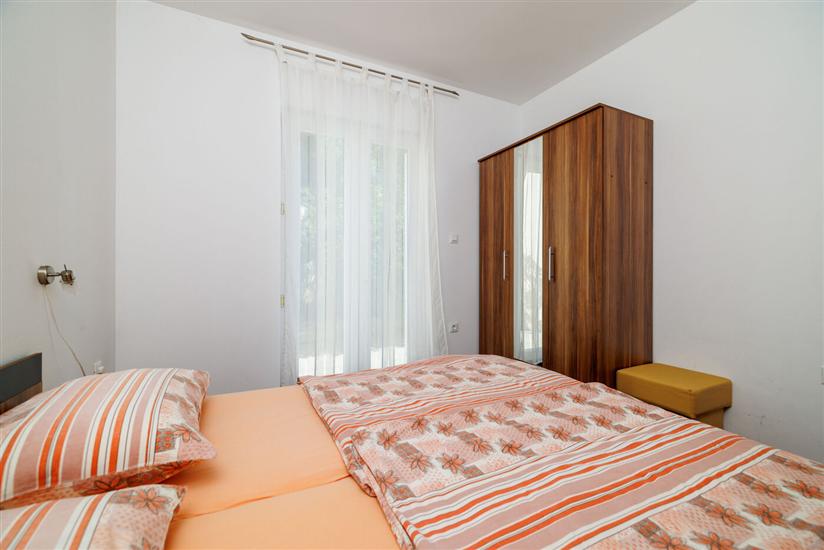Apartment A1, for 5 persons