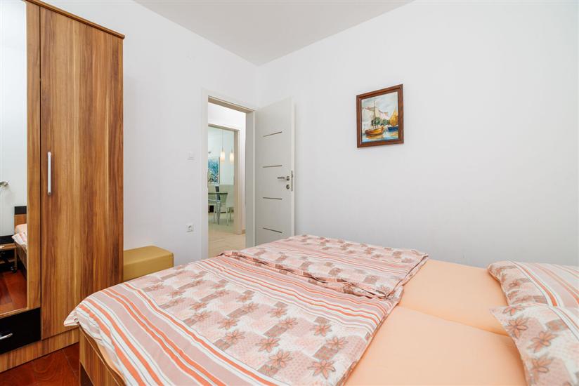 Apartment A1, for 5 persons