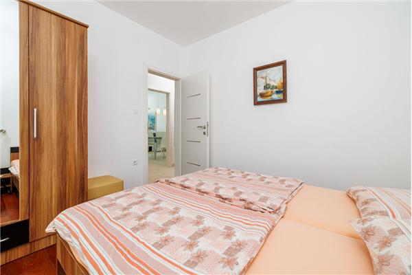 Apartment A1, for 5 persons