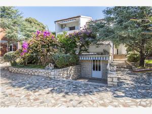 Apartment Family Ribicic Mandre - island Pag, Size 40.00 m2, Airline distance to the sea 250 m, Airline distance to town centre 160 m