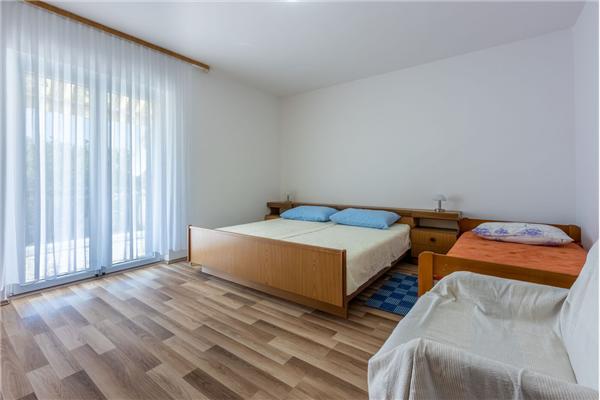 Apartment A1, for 5 persons