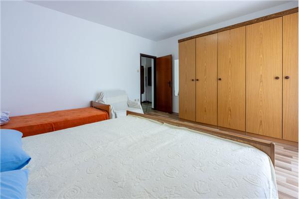 Apartment A1, for 5 persons