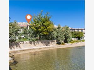 Apartment Duba by the sea Dinjiska - island Pag, Size 90.00 m2, Airline distance to the sea 5 m, Airline distance to town centre 100 m