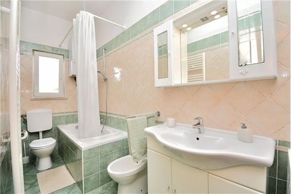 Apartment A1, for 5 persons