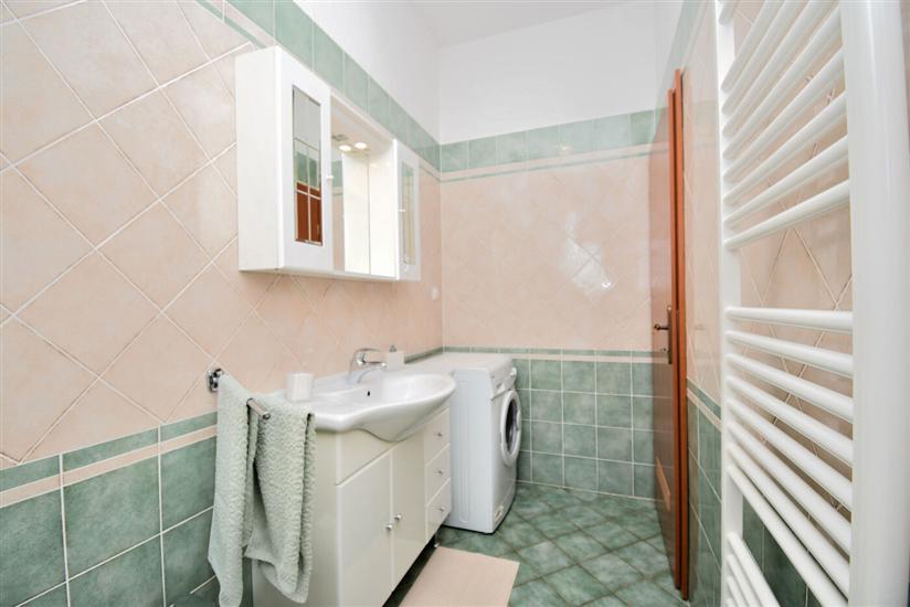 Apartment A1, for 5 persons