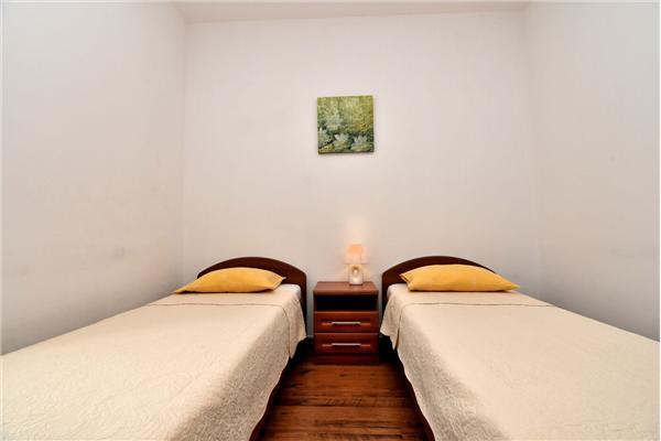 Apartment A1, for 5 persons