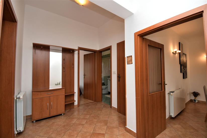 Apartment A1, for 5 persons