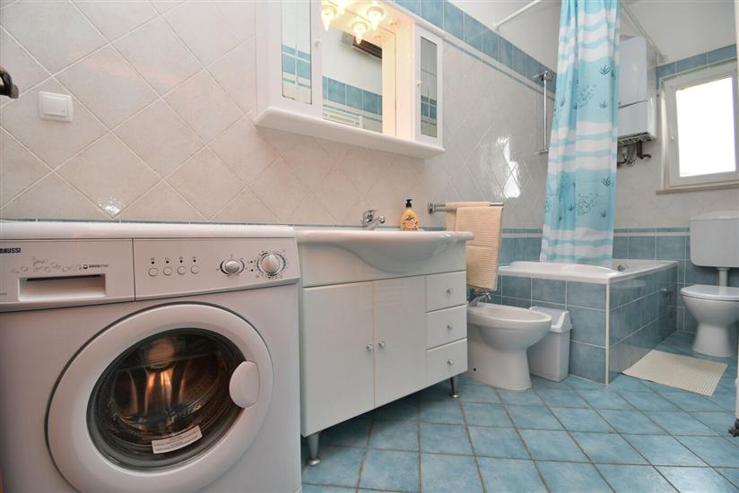 Apartment A2, for 5 persons