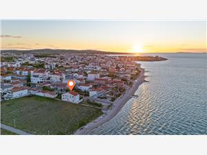 Apartments Rising Sun Vir - island Vir, Size 35.00 m2, Airline distance to the sea 20 m