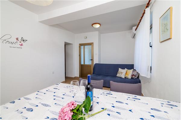 Apartment A1, for 5 persons