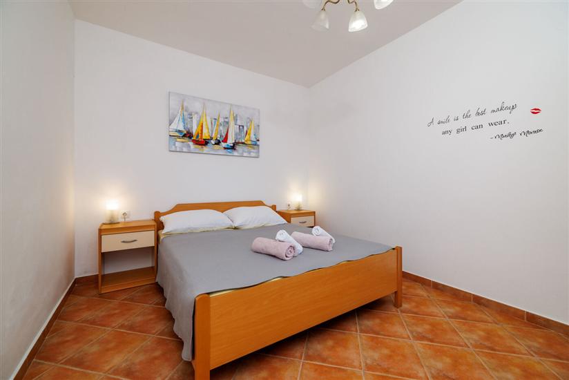 Apartment A1, for 5 persons