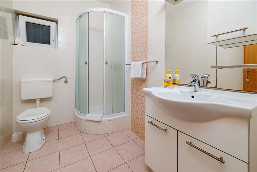 Apartment A1, for 5 persons