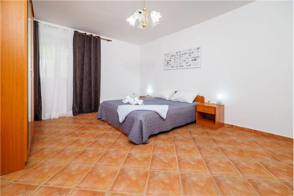 Apartment A1, for 5 persons