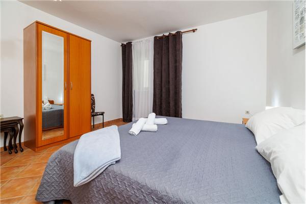 Apartment A1, for 5 persons