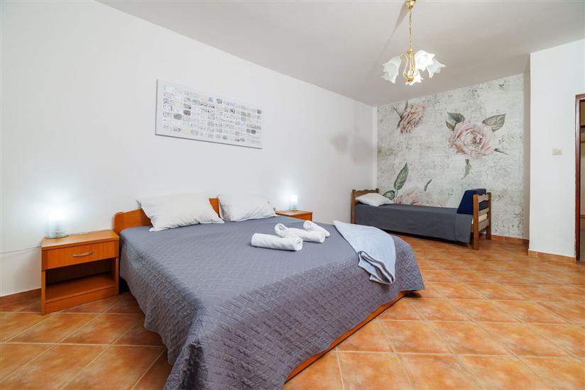 Apartment A1, for 5 persons