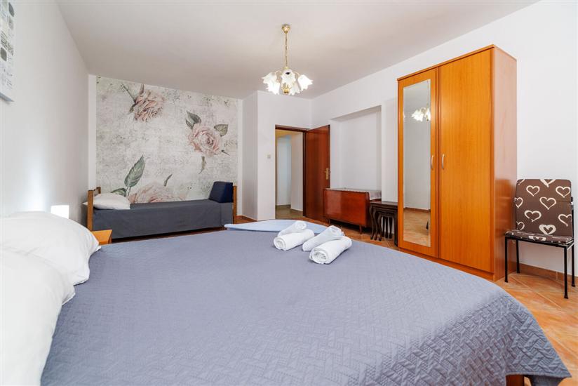 Apartment A1, for 5 persons