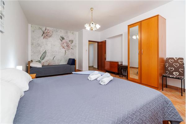 Apartment A1, for 5 persons