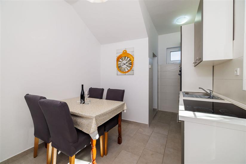 Apartment A2, for 5 persons