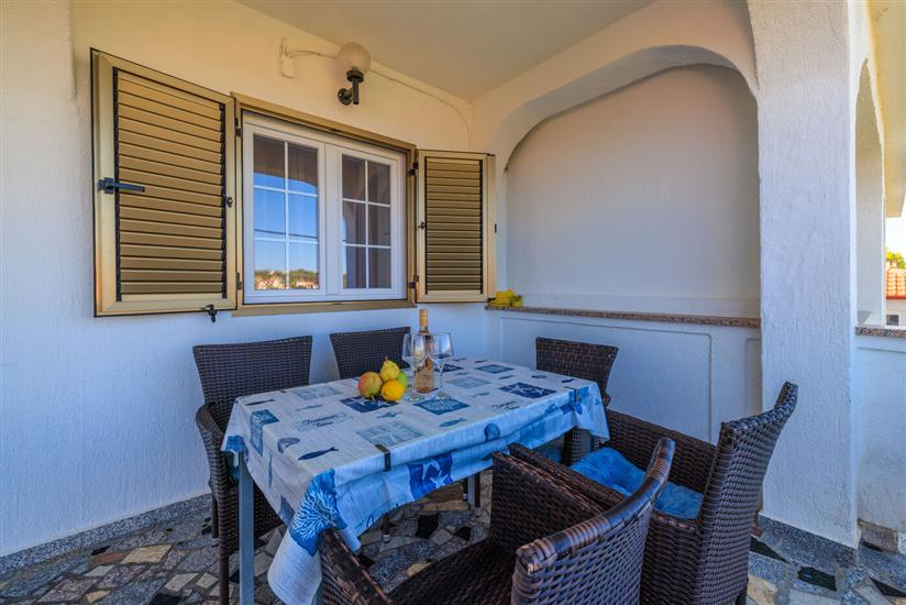 Apartment A2, for 5 persons