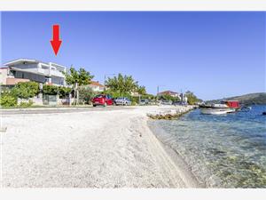Apartments Vojko Poljica, Size 44.00 m2, Airline distance to the sea 30 m, Airline distance to town centre 100 m