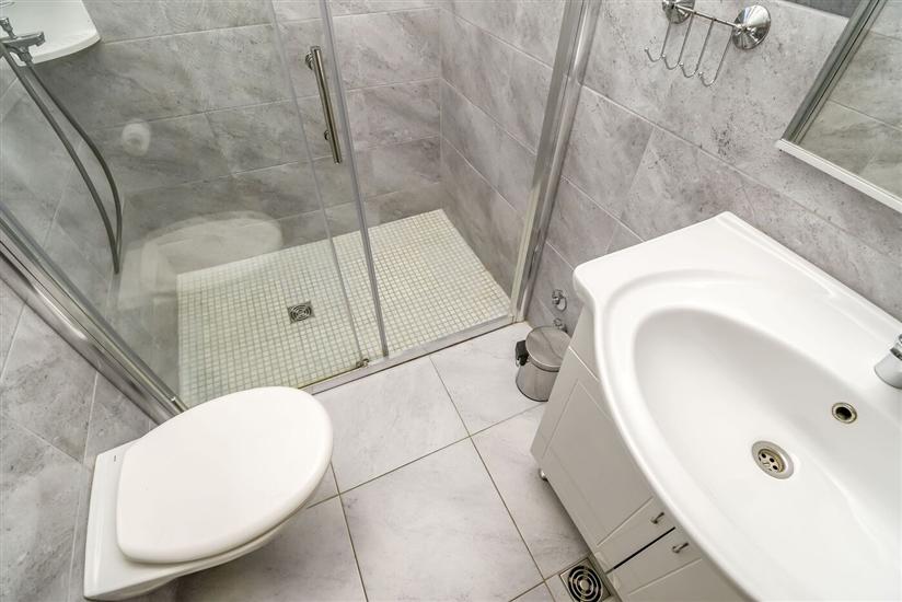 Apartment A4, for 6 persons