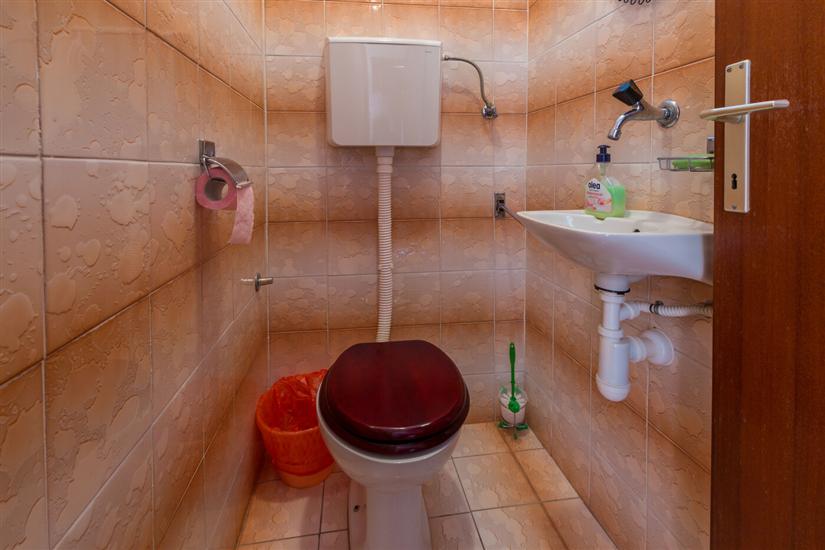 Apartment A2, for 6 persons