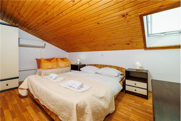 Apartment A2, for 4 persons