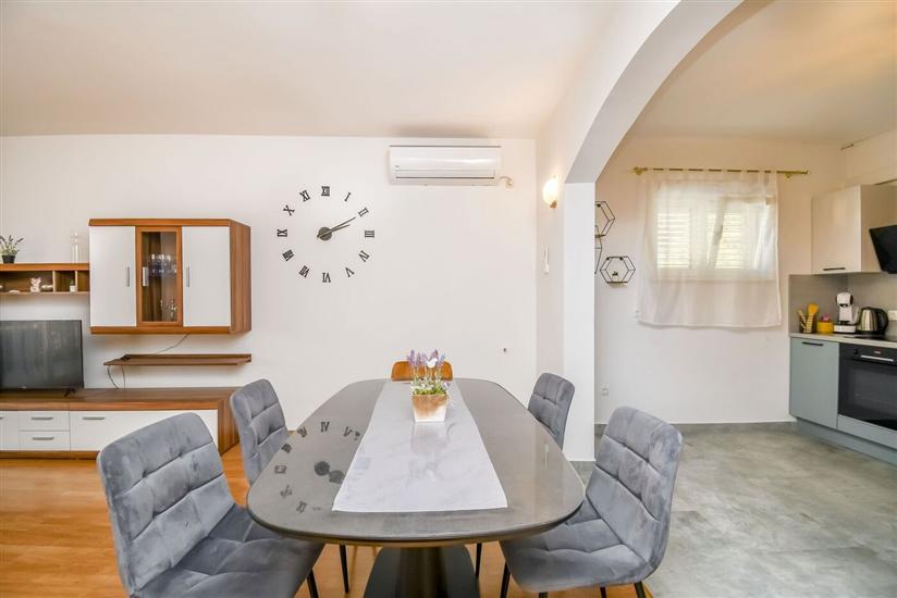 Apartment A1, for 5 persons