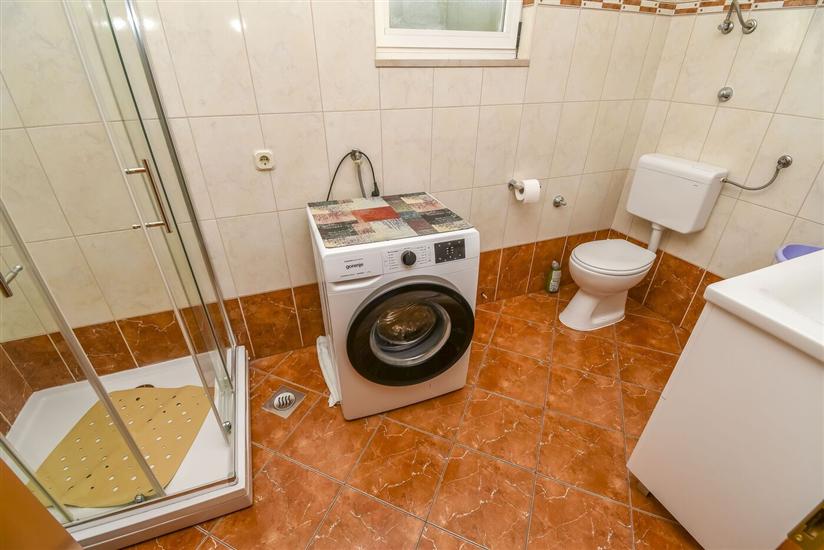 Apartment A1, for 5 persons