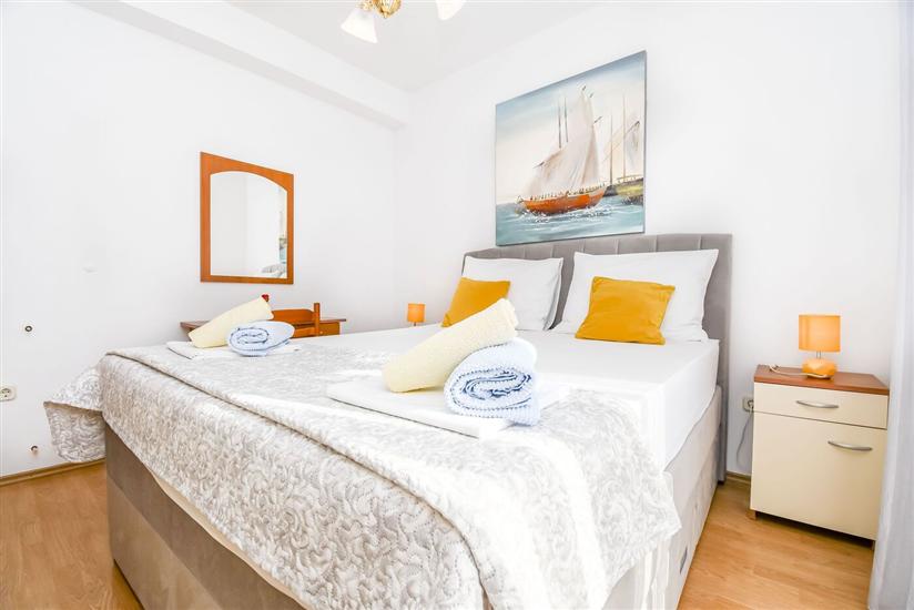 Apartment A1, for 5 persons