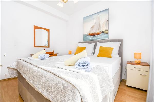 Apartment A1, for 5 persons