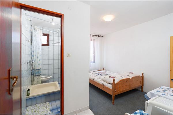 Room S1, for 2 persons