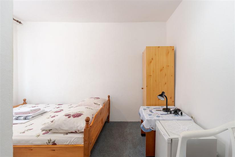 Room S1, for 2 persons