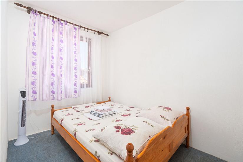 Room S1, for 2 persons