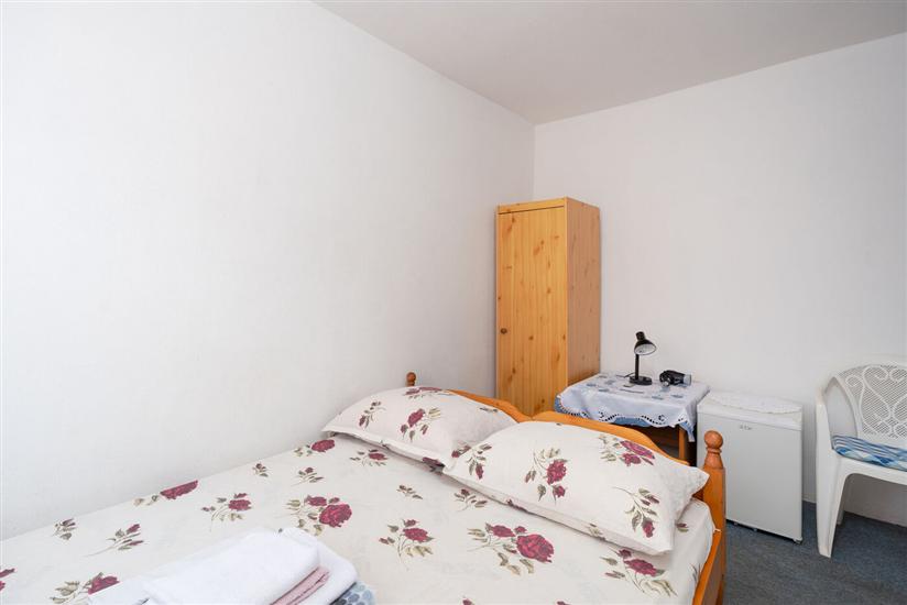 Room S1, for 2 persons