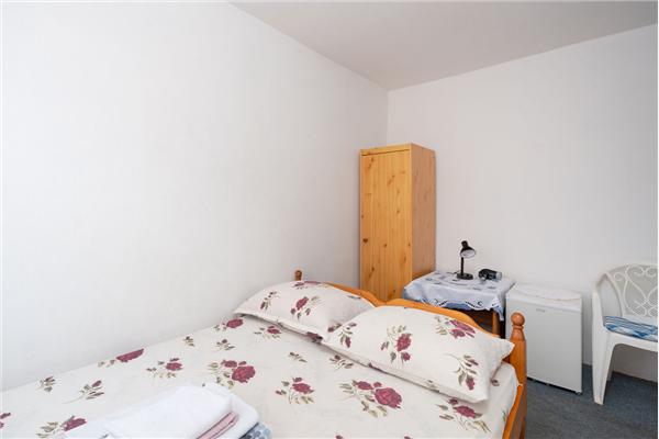 Room S1, for 2 persons