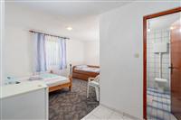 Room S3, for 3 persons