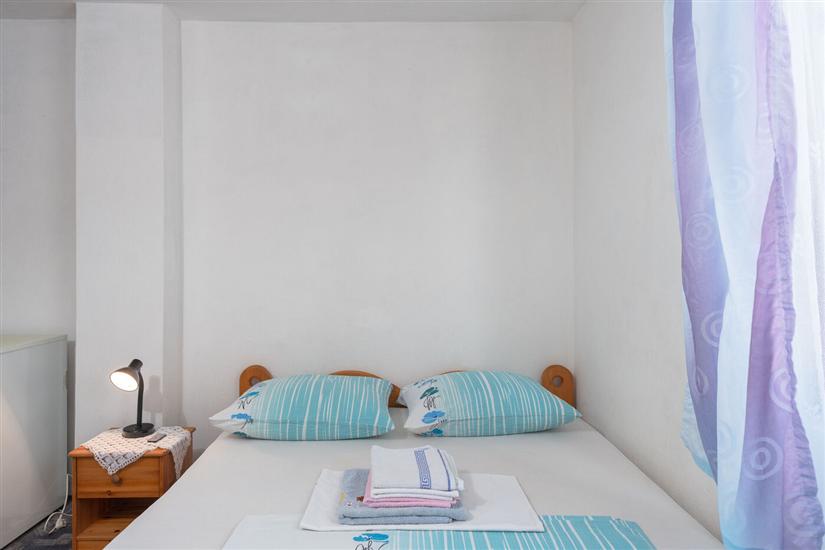 Room S3, for 3 persons