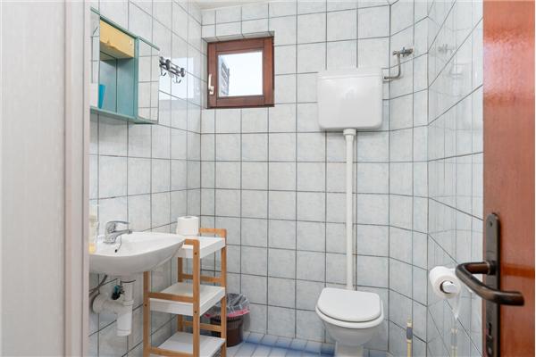 Room S3, for 3 persons