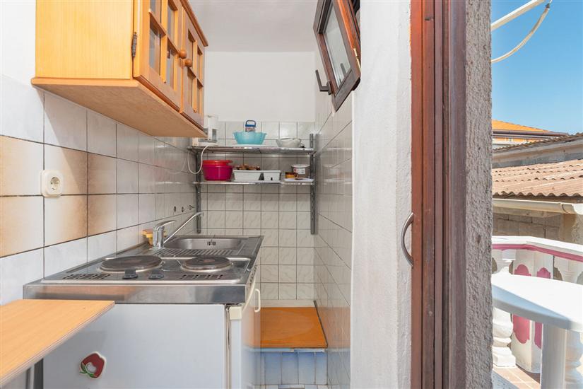 Room S4, for 3 persons