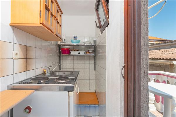 Room S4, for 3 persons