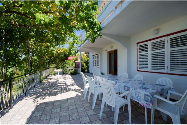 Apartment A1, for 8 persons