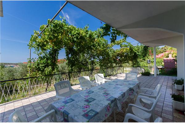 Apartment A1, for 8 persons