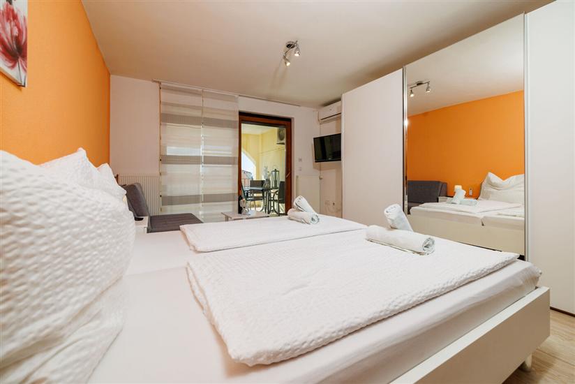 Apartment A4, for 3 persons