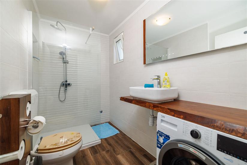 Apartment A1, for 5 persons