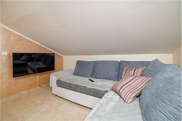 Apartment A2, for 8 persons