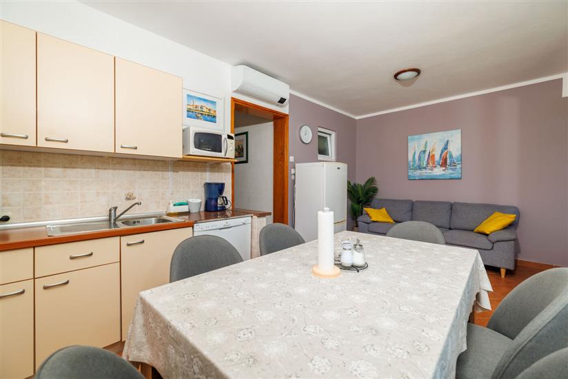 Apartment A1, for 7 persons