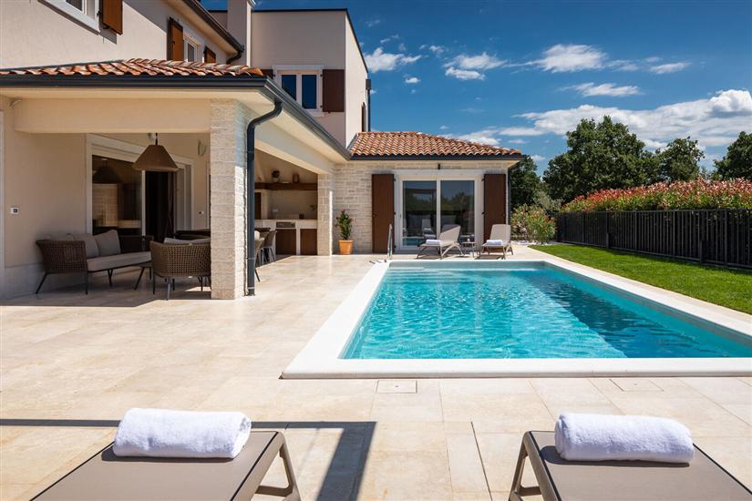 Villa Villa Maxime s bazenom, saunom i whirlpool-om